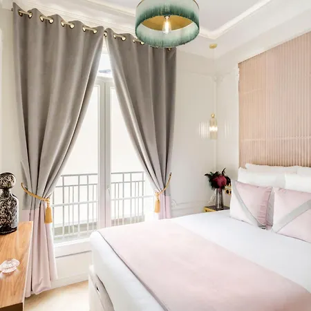 Merveil Signature Hoche - Eiffel Tower View Apartment