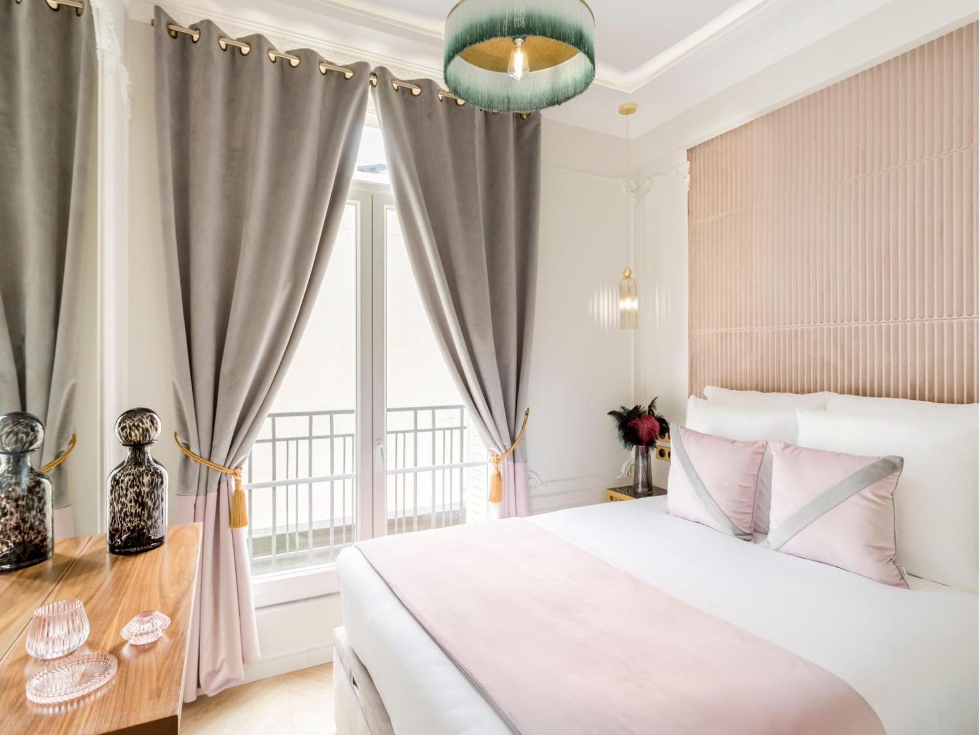 Merveil Signature - Hoche - Eiffel Tower View Apartment